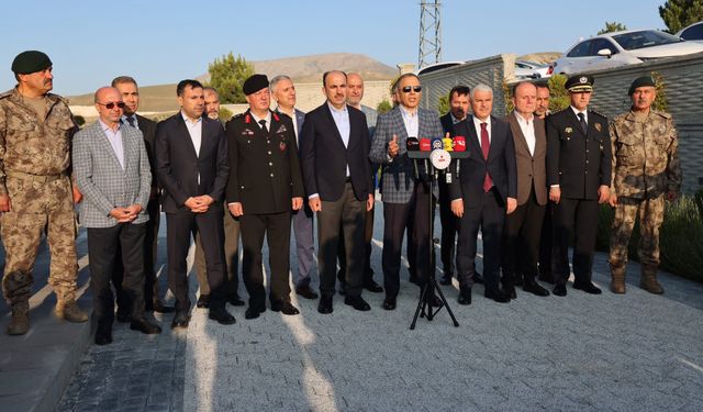 Bakan Yerlikaya Bayram Namazını Konya’da kıldı