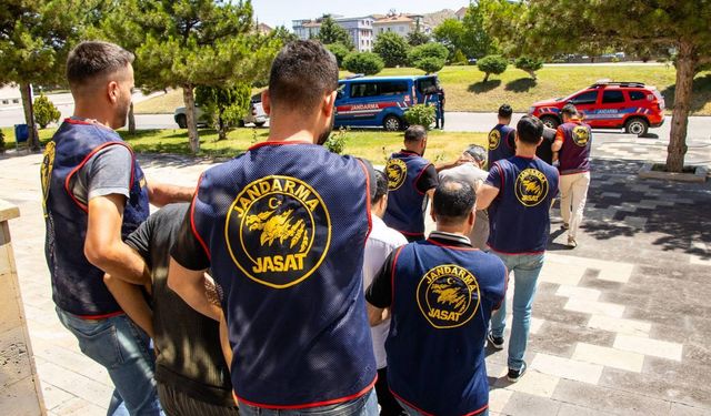 Battaniyeye sarılı ceset bulundu, 4 tutuklanma