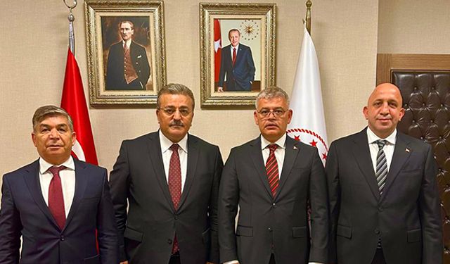 Başkan Atiker, Faruk Özçelik'i ziyaret etti
