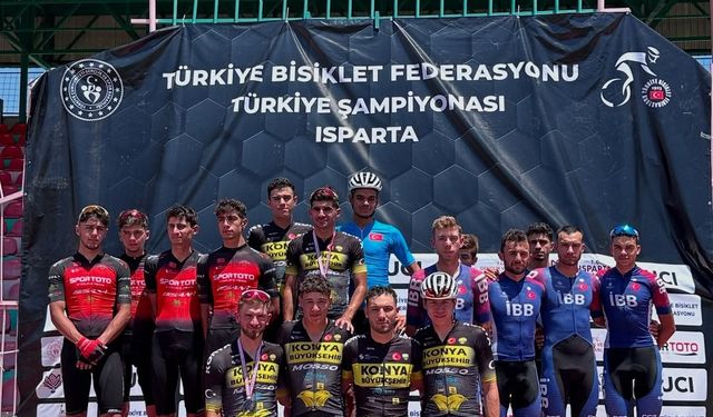 Konya'lı sporcular madalyaları topladı