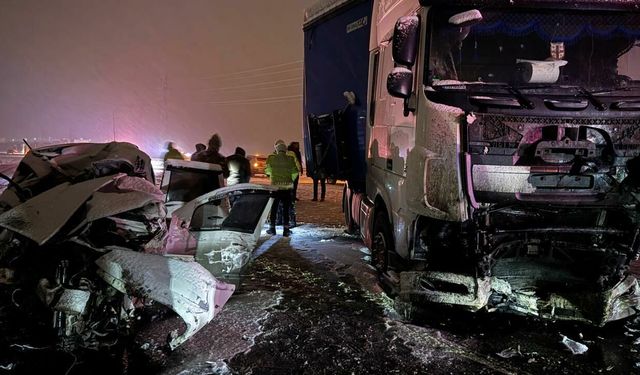 Kontrolden çıkan otomobil dehşet saçtı!