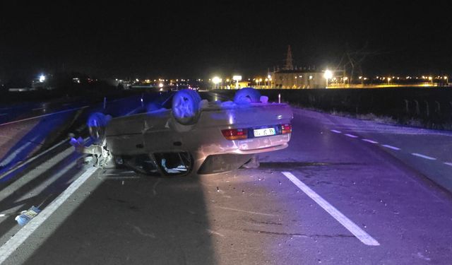 Beton mikserine çarpan otomobil devrildi! 1 yaralı