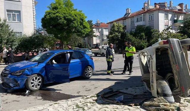 Konya’da feci kavşak kazası: 3 kişi hastanelik oldu