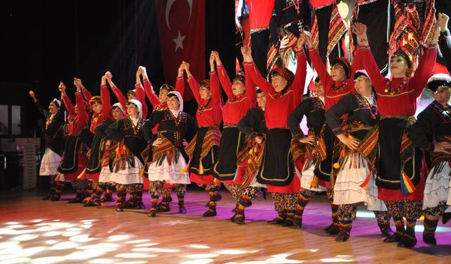 Konya’da kültür şöleni: "Türkiye'nin Adımları, Renkleri ve Sesleri" sahne aldı!