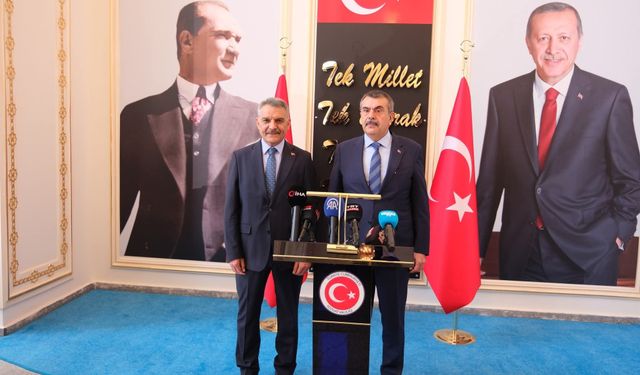 Rekor katılım kapıda: Milyonlarca öğrenci sıralarda ter dökecek!