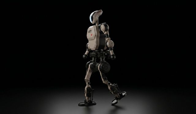 Türkiye’nin ilk insansı robotu AKINCI 5 ilk kez sahneye çıktı