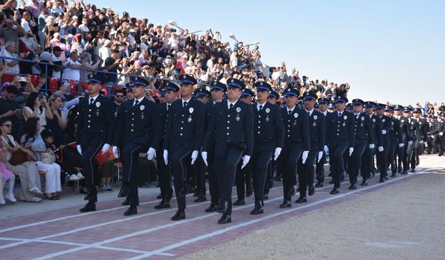 Emniyet Teşkilatına taze kan: Yüzlerce genç polis yemin ederek göreve başladı
