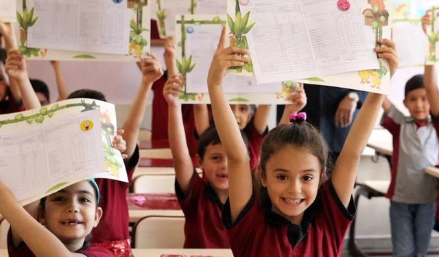 Milyonlarca öğrenci için büyük gün: Yarın son ders zili çalıyor!