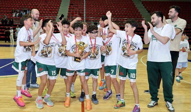 Karatay’ın potadaki namağlup devleri: U12 basketbol takımı Konya şampiyonu oldu!