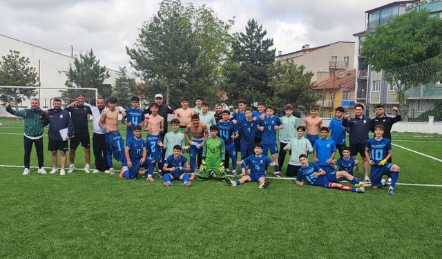 Konya'da nefesler tutuldu! İstanbul temsilcisini devirdiler, gözlerini dev kupaya diktiler