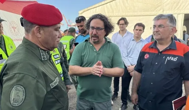 Deprem bölgesinde sıcak saatler! Venezuelalı bakanlar enkaz başında Türk ekiplerini ziyaret etti