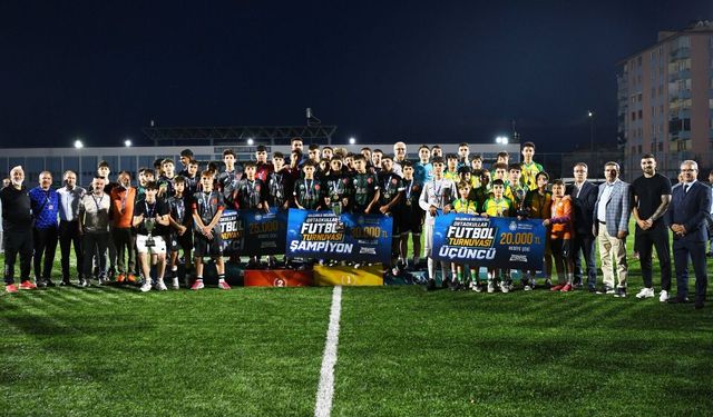 Konya’da şampiyon belli oldu: Ortaokullar Arası Futbol Turnuvası muhteşem finalle sona erdi!