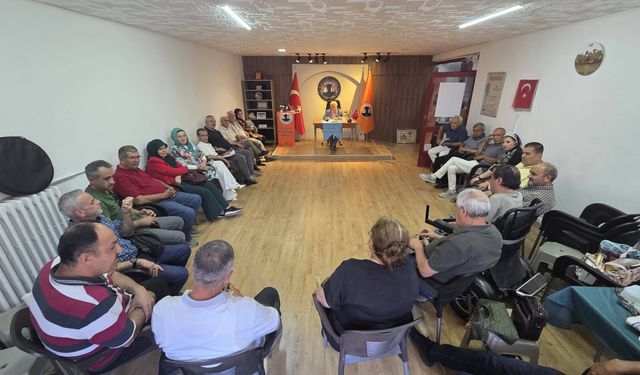 Konya’da "Al Yazmalım" hüznü: Selçukya Kitap Kulübü Aytmatov’u ve Kadir İnanır’ı andı!