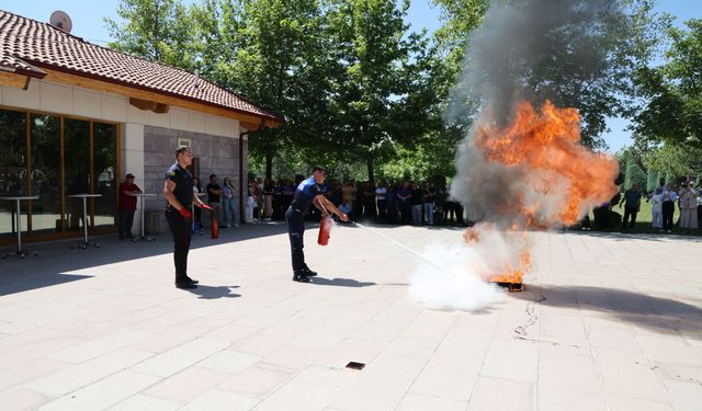 Belediye binasının bahçesinde hareketli dakikalar: Ekipler anında müdahale etti!