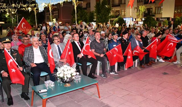 Akşehir’de 10 Yıl önceki ruhla sabah ezanına kadar demokrasi nöbeti