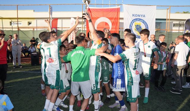 Geleceğin yıldızları Konya’da sahneye çıktı: Yeşil sahalarda görülmemiş kupa şöleni!