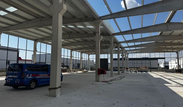 Aksaray’da fabrika çatısında korkunç kaza! Montaj işçisi 10 metre yükseklikten düşerek hayatını kaybetti