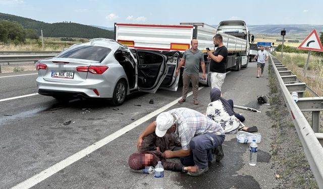 Karadeniz Bağlantı Yolunda feci kaza: Dorseye ok gibi saplanan otomobilde can pazarı