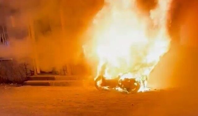 Konya’da korku dolu anlar: Elektrikli motosiklet alev topuna döndü!