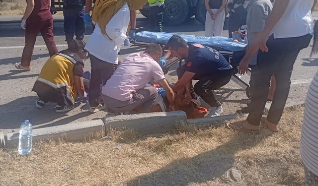 Karapınar-Ereğli yolunda korkutan kaza: Direksiyon hakimiyeti kaybolan araç refüje çarptı