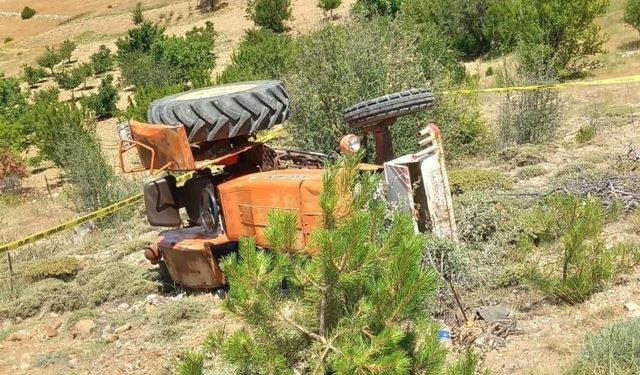 Karaman'da feci traktör kazası! Devrilen aracın altında kalan sürücü hayatını kaybetti