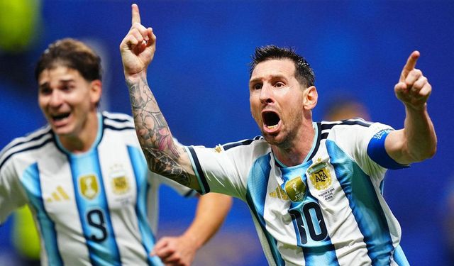 Arjantin'den Dünya Kupası'nda tarihi geri dönüş! Messi ve Enzo Fernandez çeyrek final kapısını açtı