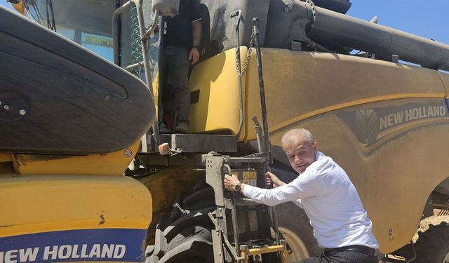 Yeniden Refah Partisi Konya İl Başkanı Hasan Yel çiftçiyle tarlaya indi!