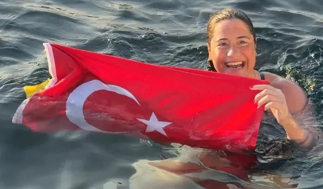 Türk yüzücünün okyanustaki tarihi zaferi: Dünyanın en zorlu kanalını rekorla geçti