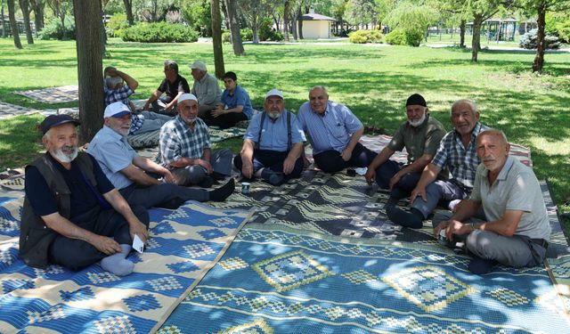 Karatay’da anlamlı buluşma: Yüzlerce kursiyer Şehir Parkı’nda bir araya geldi