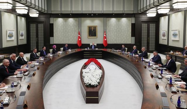 Beştepe’de yoğun mesai: Kabine terörle mücadele, ekonomi ve bölgesel gerilim gündemiyle toplanıyor!