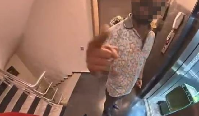 Motokurye kadına apartmanda şoke eden engel: Kask kamerası her anı kaydetti