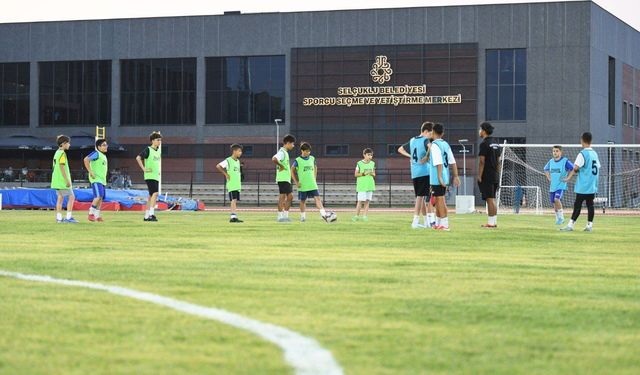 Selçuklu Belediyespor'da geleceğin yıldızları sahaya çıktı! Altyapı seçmelerinde büyük heyecan