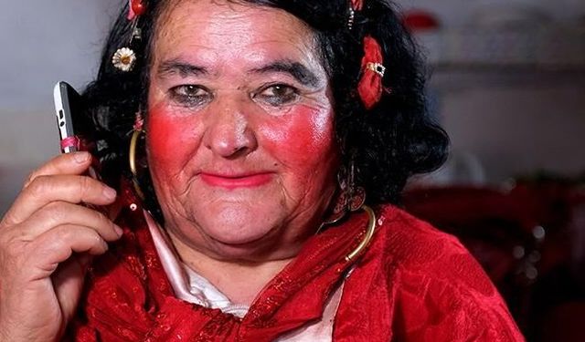 Konya öksüz kaldı: Kırmızılı kadın vefat etti