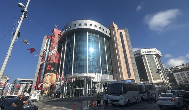 İzmit Belediyesi soruşturmasında yeni gelişme: Belediye başkanı dahil 21 kişi tutuklandı
