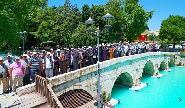 Konya’da çınarların yüzü gülüyor: Başkan Kavuş büyüklerle kültür turunda buluştu!