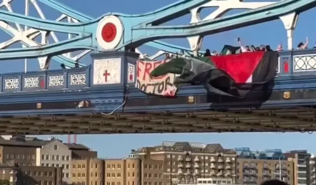 Londra sokaklarında onurlu bir dik duruş! İsrail’in esir aldığı Filistinli doktor için isyan