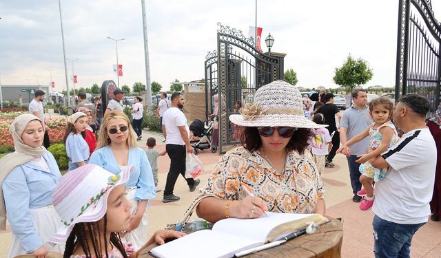 Konya’yı gezenler hatıra defterine yazdı: "Gez dünyayı, gör konya’yı sözünü burada yaşadık!"