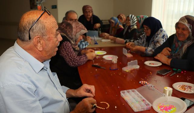 Konya'da hastalar için motivasyon bilekliği yaptılar