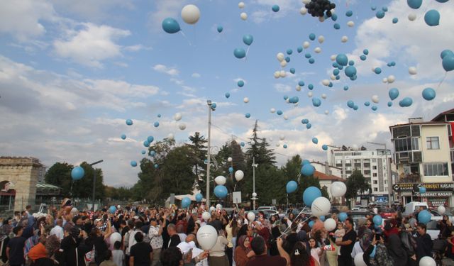 Konya'da 1500 "Umut Balonu" gökyüzüne bırakıldı!