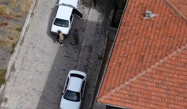 Ehliyeti olmayan sürücü polise yakalanmamak için bakın ne yaptı…