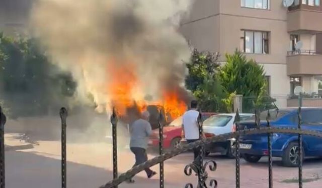 Selçuklu'da park halindeki araç alevlere teslim oldu!