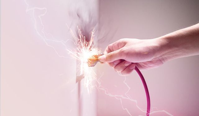 Düğün salonunda elektrik akımına kapılan kişi ağır yaralandı!
