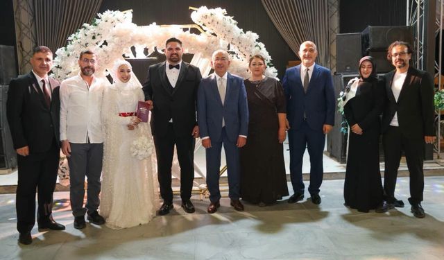 Ebrar ve Baturalp çifti görkemli düğünle dünyaevine girdi!