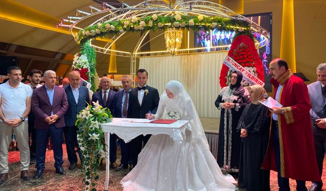 TSE Başkanı Şahin kızını evlendirmenin mutluluğunu yaşadı