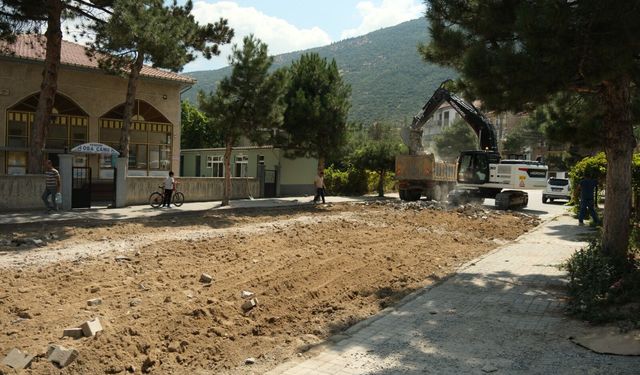 Akşehir’in ana arterlerinde yenileme ve genişletme mesaisi!
