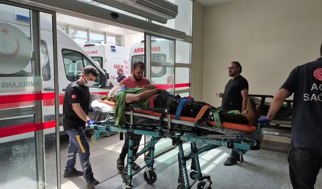 Seyir halindeki römork devrildi! Çok sayıda yaralı var...