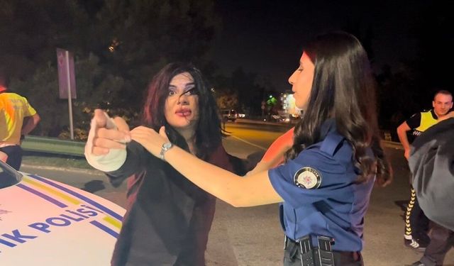 Gazetecilere tükürüp polise saldırdı