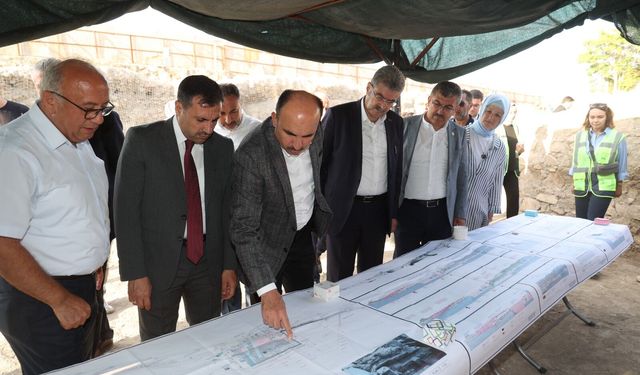 Konya'nın sur duvarlarında sürdürülen kazı çalışmalarına üst düzey inceleme