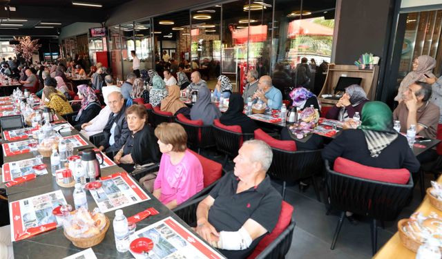 Unutulmaya yüz tutan anılara şefkat eli: Konya’da alzheimer hastaları ve aileleri için duygu dolu buluşma!