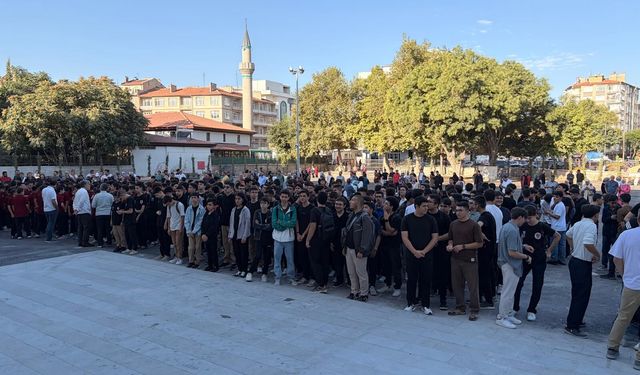 Türkiye'nin ilk imam hatip okullarından Konya İmam Hatip Lisesi baştan sona yenilendi!